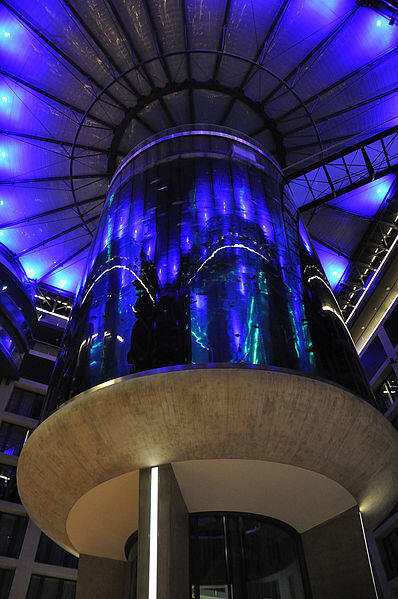 Melihat Keunikan AquaDom Akuarium Raksasa dari Jerman