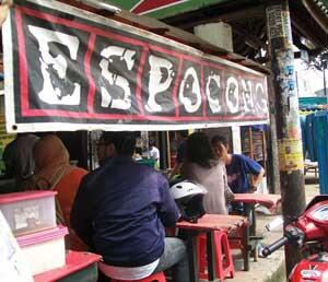 Es Pocong???