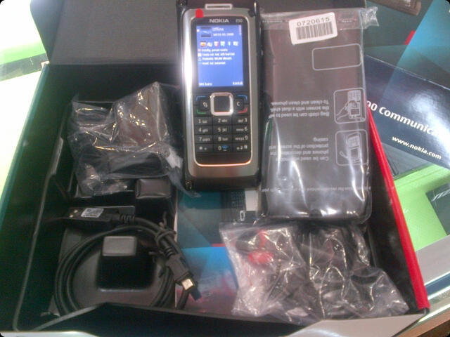 NOKIA E90 BLACK & RED BARU GARANSI TOKO 1 BULAN TUKER BARU LENGKAP FULLSET