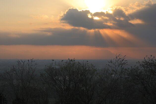 Berburu Senja Keliling Indonesia