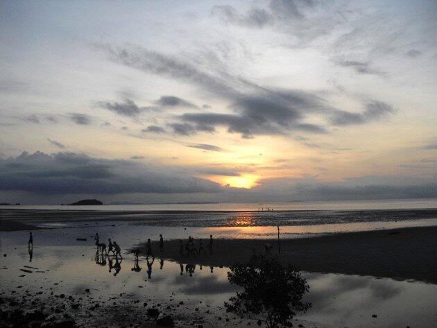 Berburu Senja Keliling Indonesia