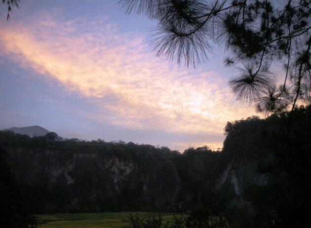 Berburu Senja Keliling Indonesia