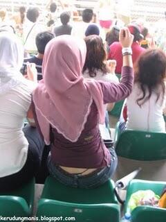 {alhamudlillah yach} pemulung, pengemis, pembalap & koruptor udah pake kerudung...!!!