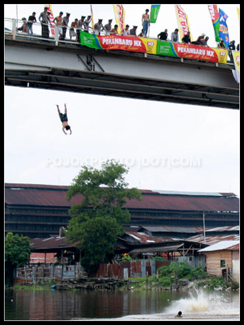 Terjun bebas ala preman pekanbaru