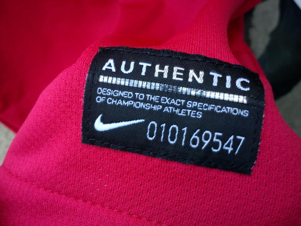 WTS JERSEY MANCHESTER UNITED 2010/2011 SIZE S ORIGINAL MULUSS 95%,MASUK DULU GAN!!!