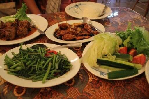 Keren! Di Los Angeles Ada Warung Jawa