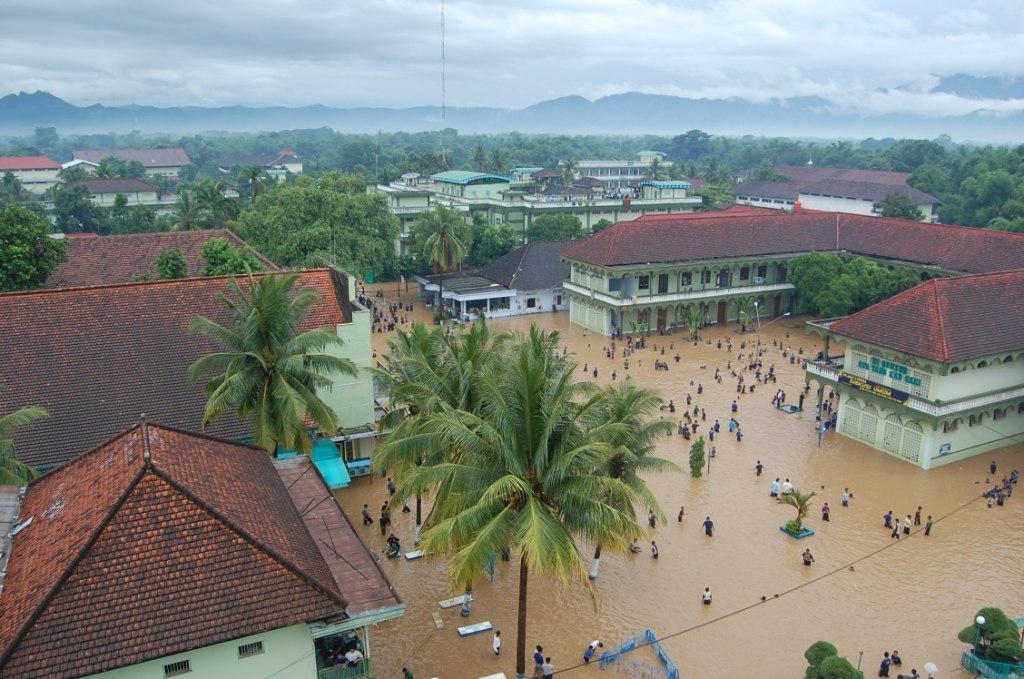 13 Cara Mengatasi dan Mencegah Banjir | KASKUS