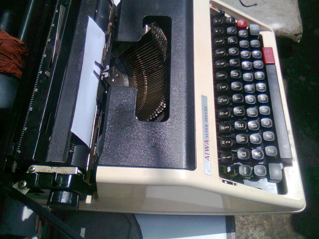 menjual mesin ketik Manual merek SUPER DELUXE aiwa mantap