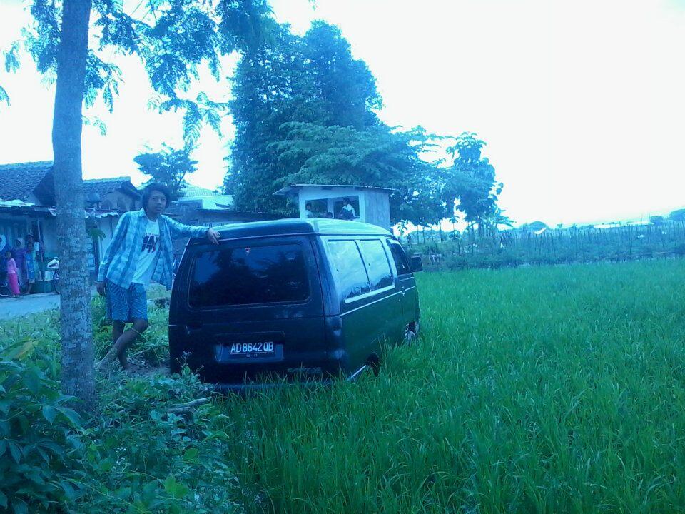 Mobil DRFIFT di SAWAH ( NGAKAK INSIDE ) full pict !!