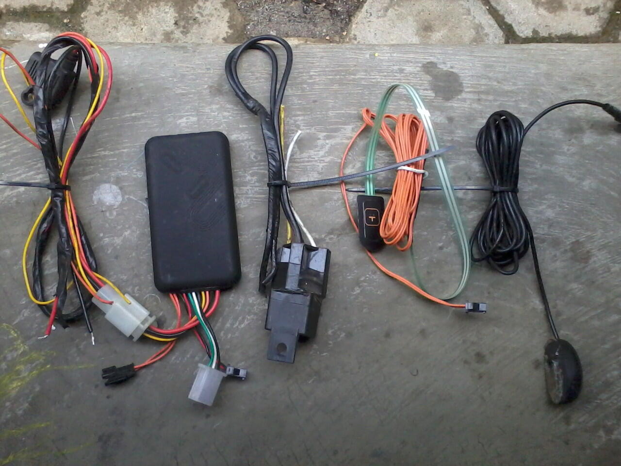 JUAL 2ND GPS TRACKER GT 06 MURAH(500RB)