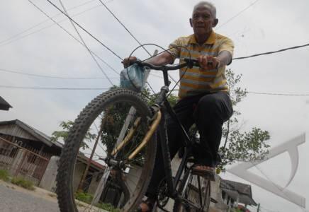 Kisah Sanusi, Pembalap Olimpiade Yang Jadi Loper Koran
