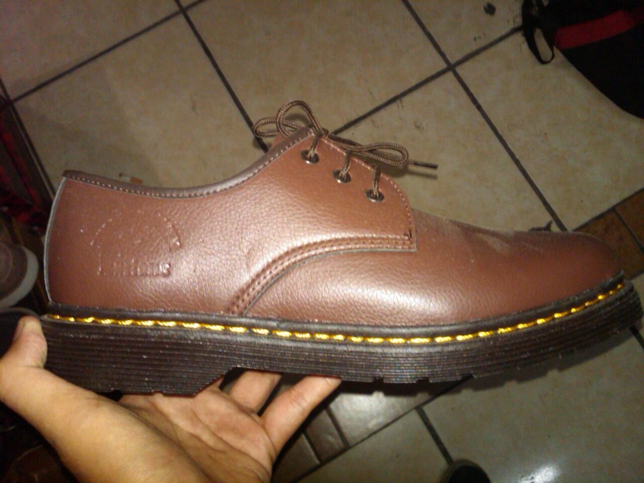 JUAL SEPATU Dr.MARTENS (BANDUNG)