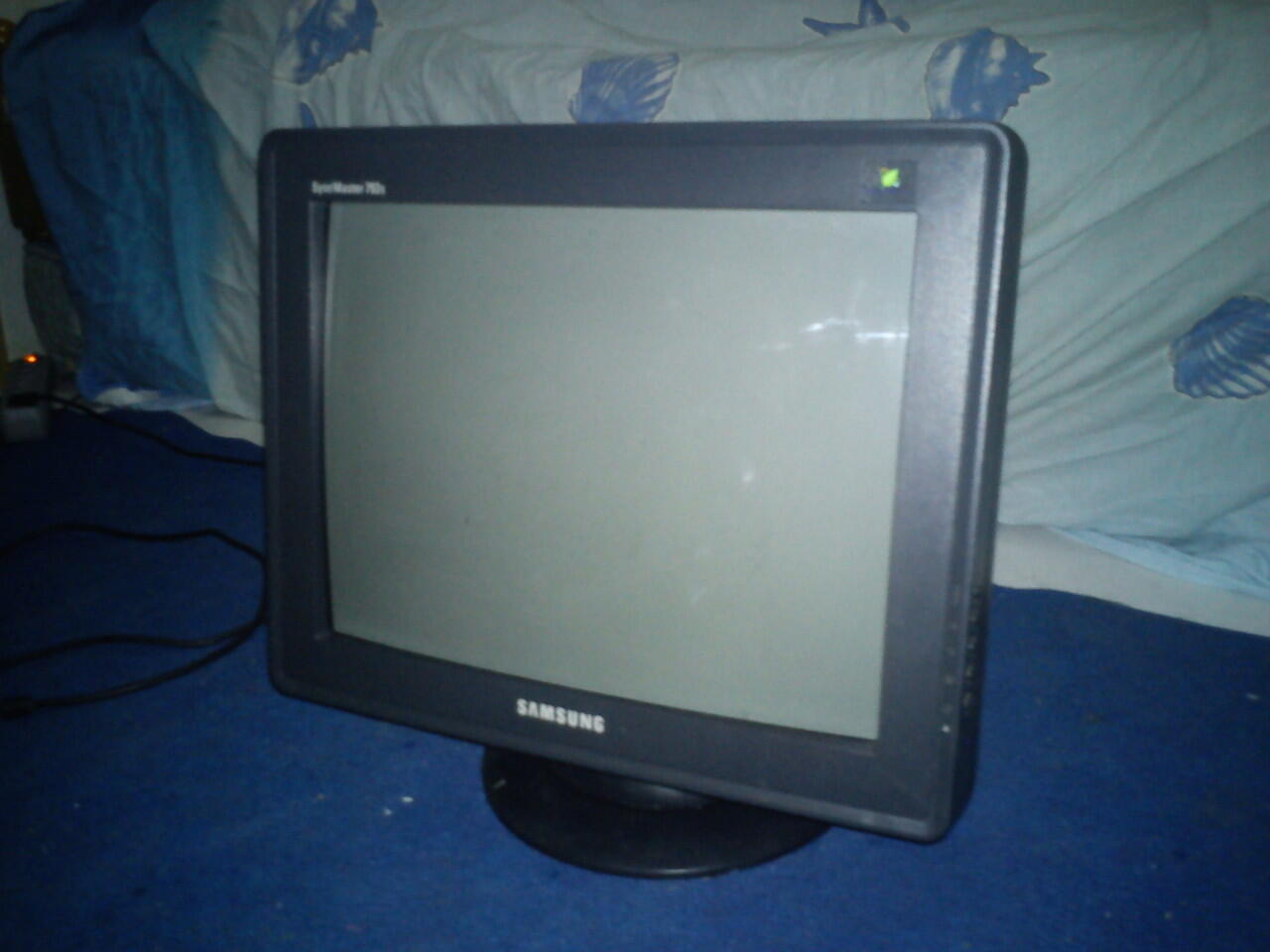 terjual samsung syncmaster 793s magic green 17