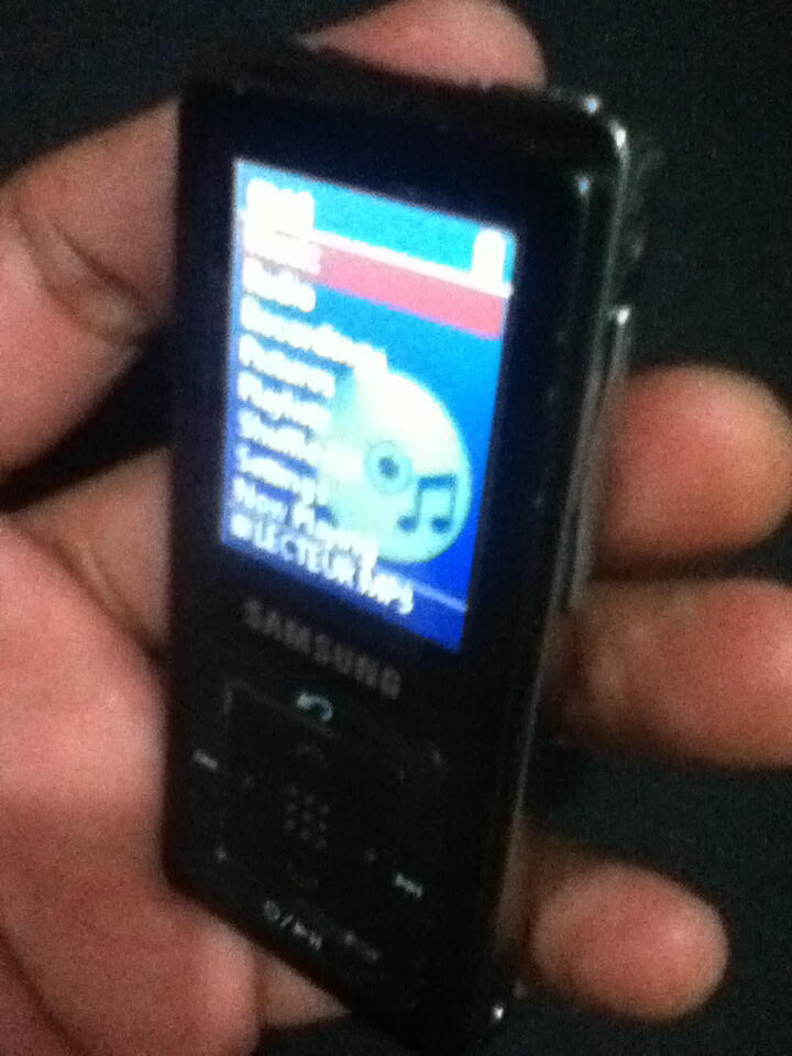 wts : mp3 player rusak -- CREATIVE ZEN MICRO 5GB & SAMSUNG YP - Z5(f) 1GB