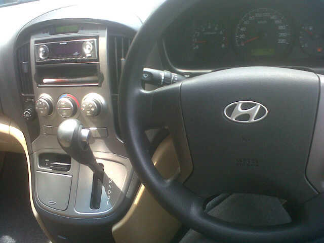 Dijual : hyundai H1 2008 a/t hitam