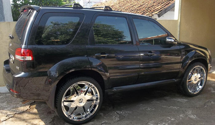 NEW FACELIFT FORD ESCAPE "LIMITED" 2009 VELG 22 " CROOM