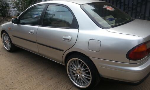 mazda 323 familia 1.8 2000 jatibening bekasi