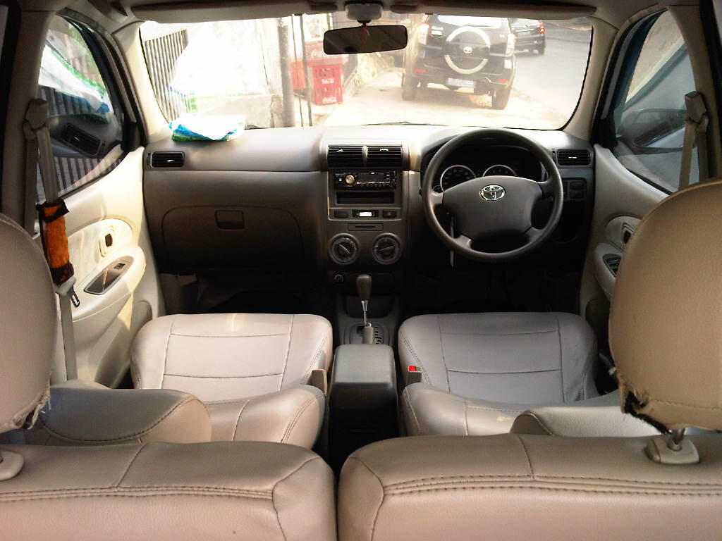 TOYOTA AVANZA 1.3 G AT 2010 SILVER METALIK