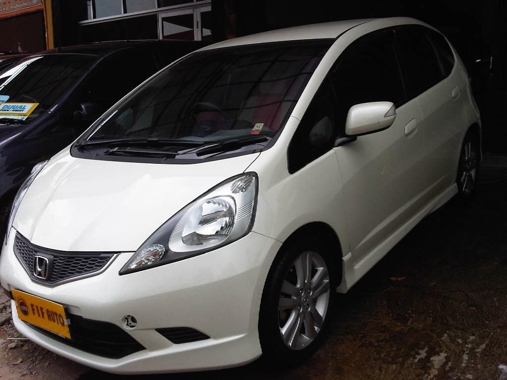 HONDA JAZZ RS MT 2009 PUTIH METALIK