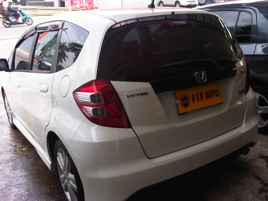 HONDA JAZZ RS MT 2009 PUTIH METALIK