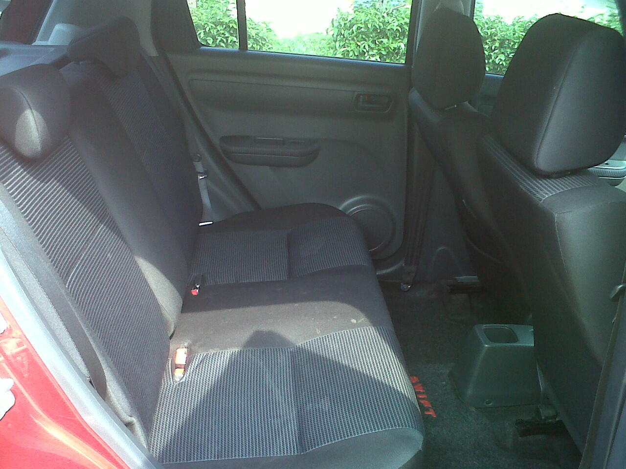 jual suzuki swift ST 2009 warna merah metalic