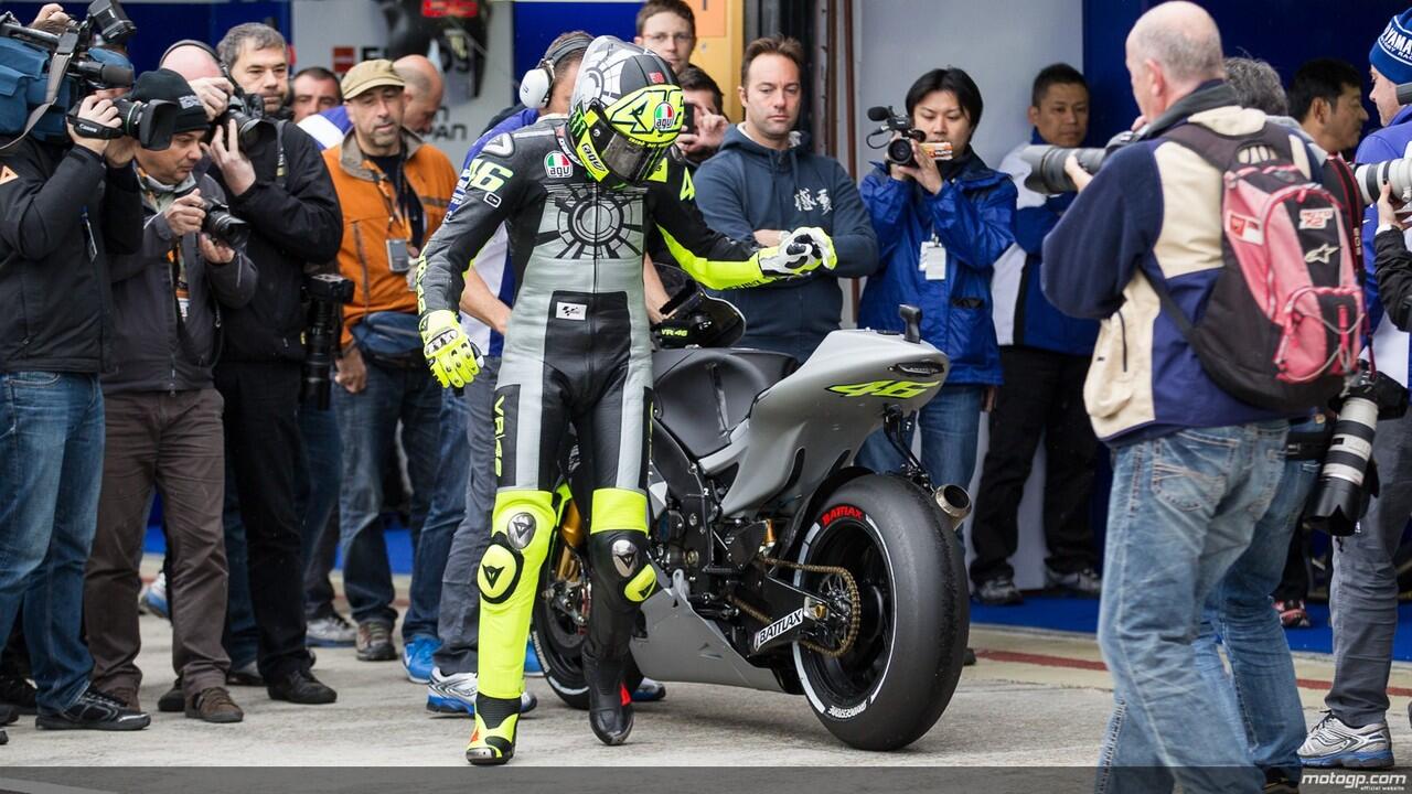 Photo Valentino Rossi dgn Motor Yamaha YZR-M1 Terbaru, GAAANNN ...