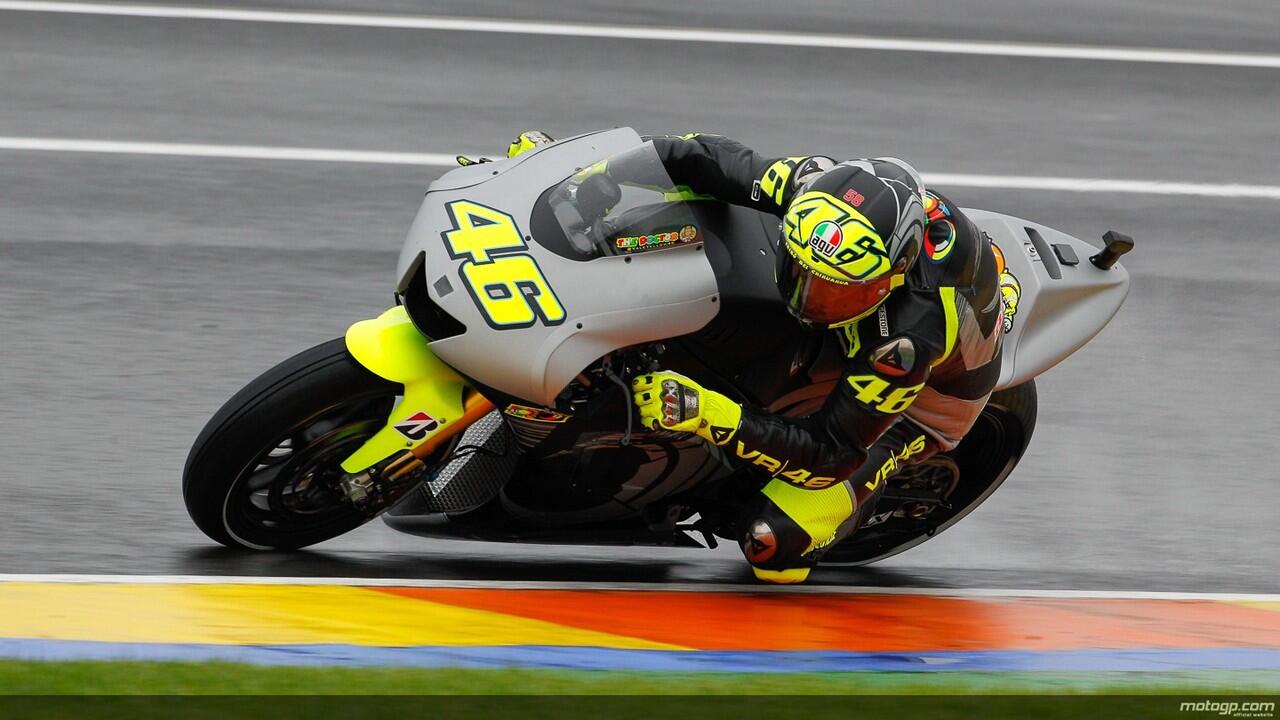 Photo Valentino Rossi dgn Motor Yamaha YZR-M1 Terbaru, GAAANNN ...