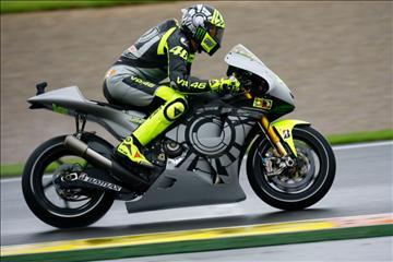 Photo Valentino Rossi dgn Motor Yamaha YZR-M1 Terbaru, GAAANNN ...