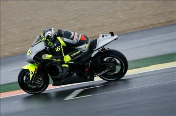 Photo Valentino Rossi dgn Motor Yamaha YZR-M1 Terbaru, GAAANNN ...