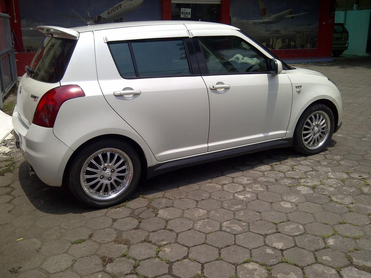 SUZUKI SWIFT GT M/T 2007 CBU WHITE ( Bandung)