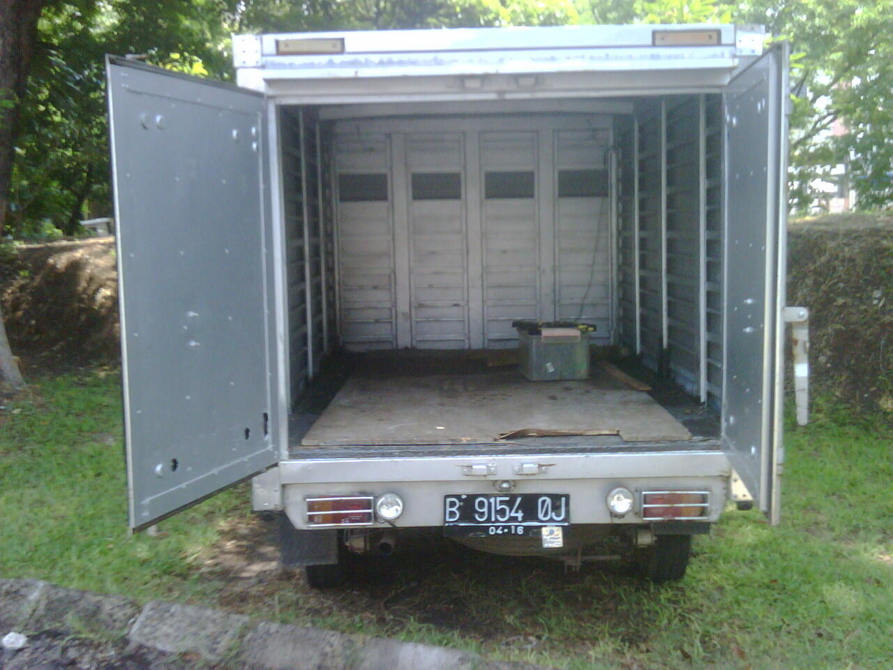 Dijual Mobil Box Mitsubishi T 120 SS