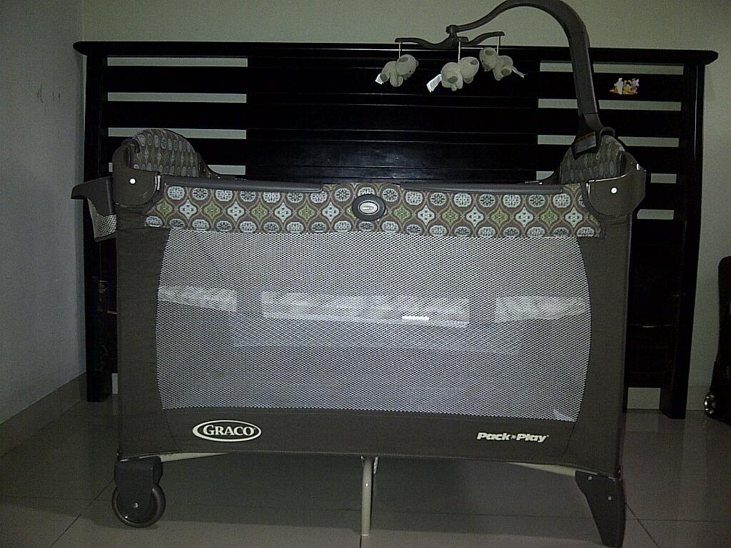 Jual barang eks baby : box graco, summer superseat, pigeon feeding set, etc