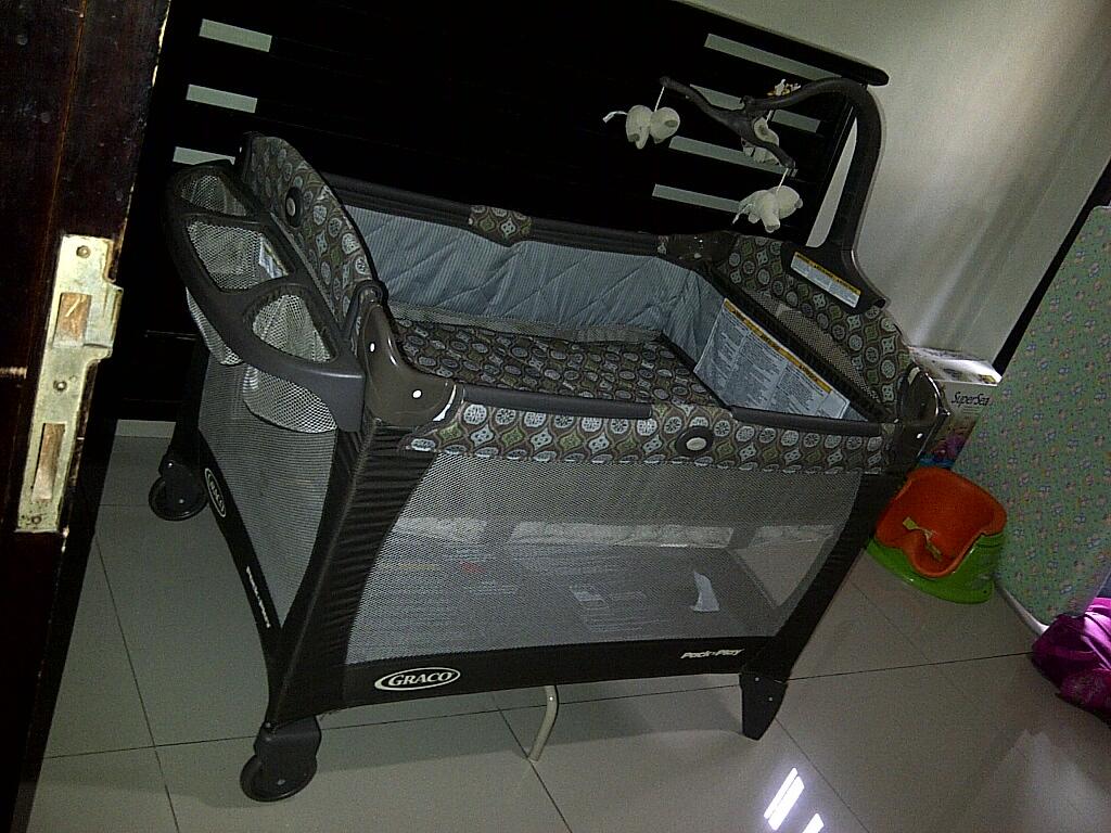 Jual barang eks baby : box graco, summer superseat, pigeon feeding set, etc