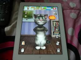 boneka kucing bisa bicara..tomcat bisa tiru suara kita