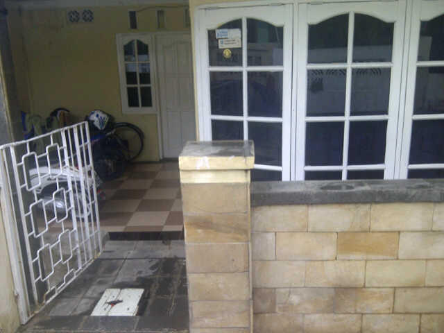 DIKONTRAKKAN RUMAH LOKASI DI PERUMNAS DEPOK II TENGAH