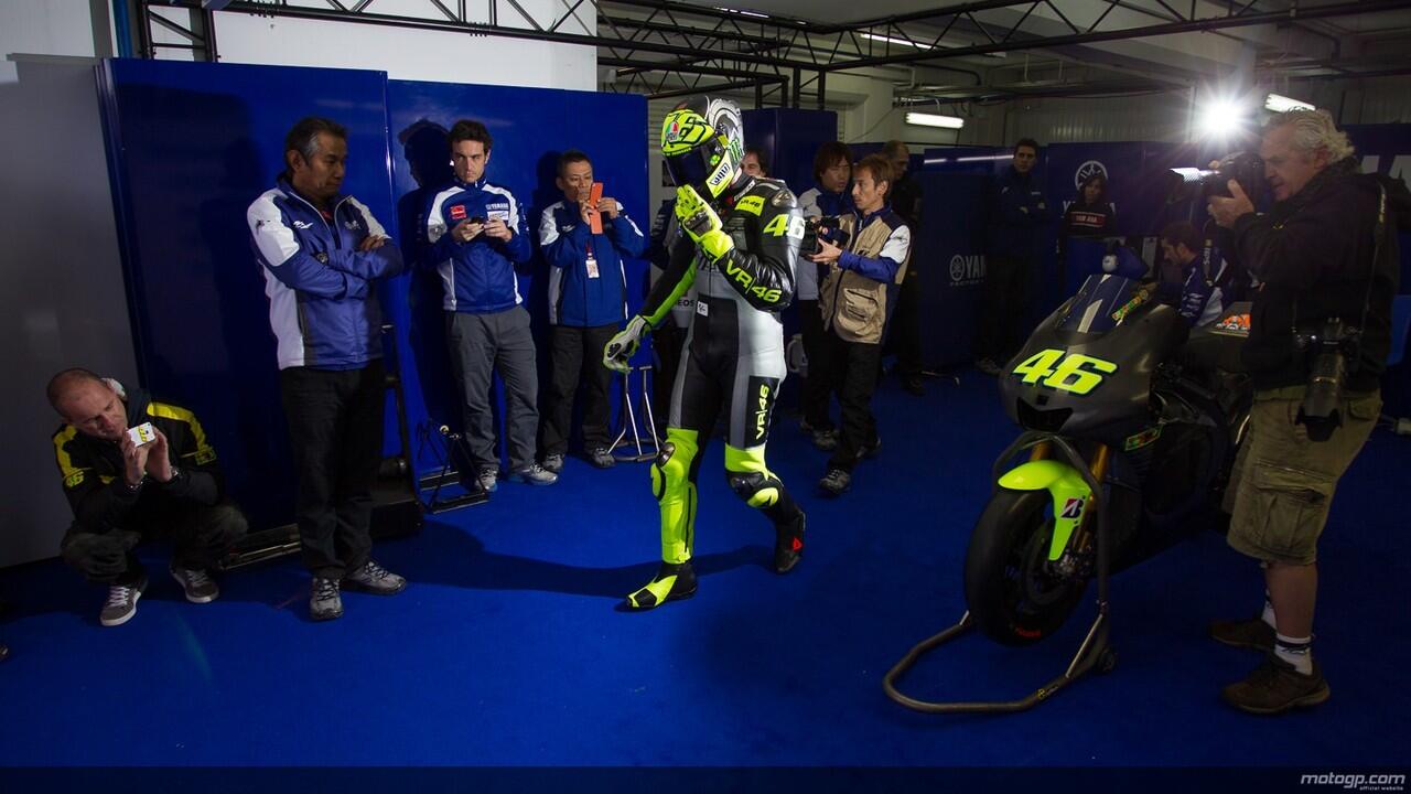 Photo Valentino Rossi dgn Motor Yamaha YZR-M1 Terbaru, GAAANNN ...