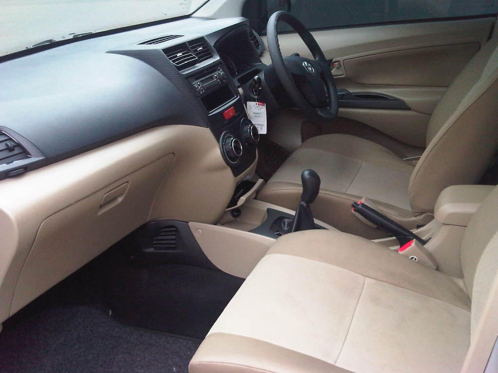 TOYOTA NEW AVANZA 1.3 G MT 2011 SILVER METALIK