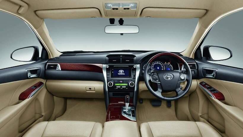 Toyota CAMRY Baru