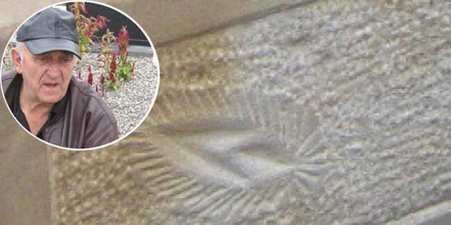 batu nisan dikasih ukiran kemaluan gan.. ada-ada aja..