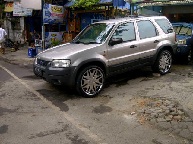 Ford Escape 3,0CC XLT thn 2004 (otomotif)