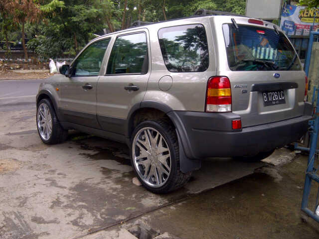 Ford Escape 3,0CC XLT thn 2004 (otomotif)
