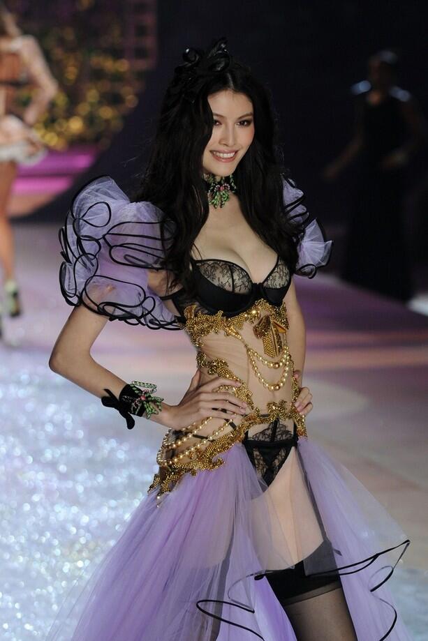 Kumpulan Foto Koleksi Victoria’s Secret Fashion Show ( Nyesel kalo Gak masuk )