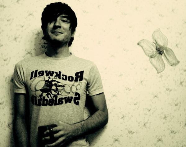 Adam Owl City nulis alay diakun twitter resminya