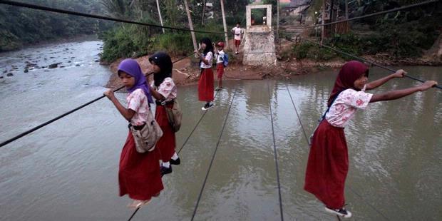 UCAPKAN 3 KATA UNTUK FOTO INI GAN