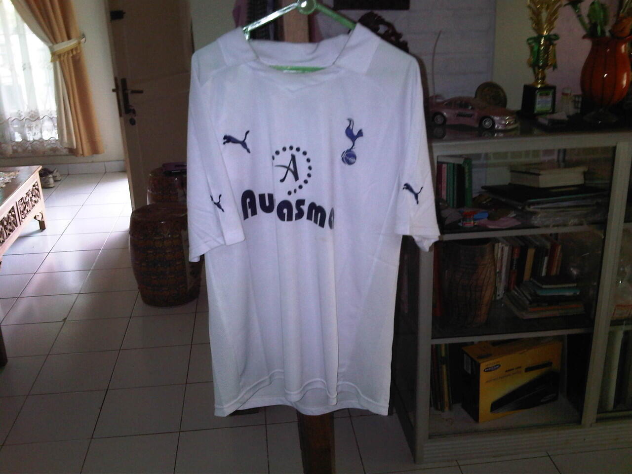 Cari jersey Tottenham home 2009 dan home 2011