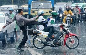 jangan masuk gan nanti ente gak bisa brenti ketawa