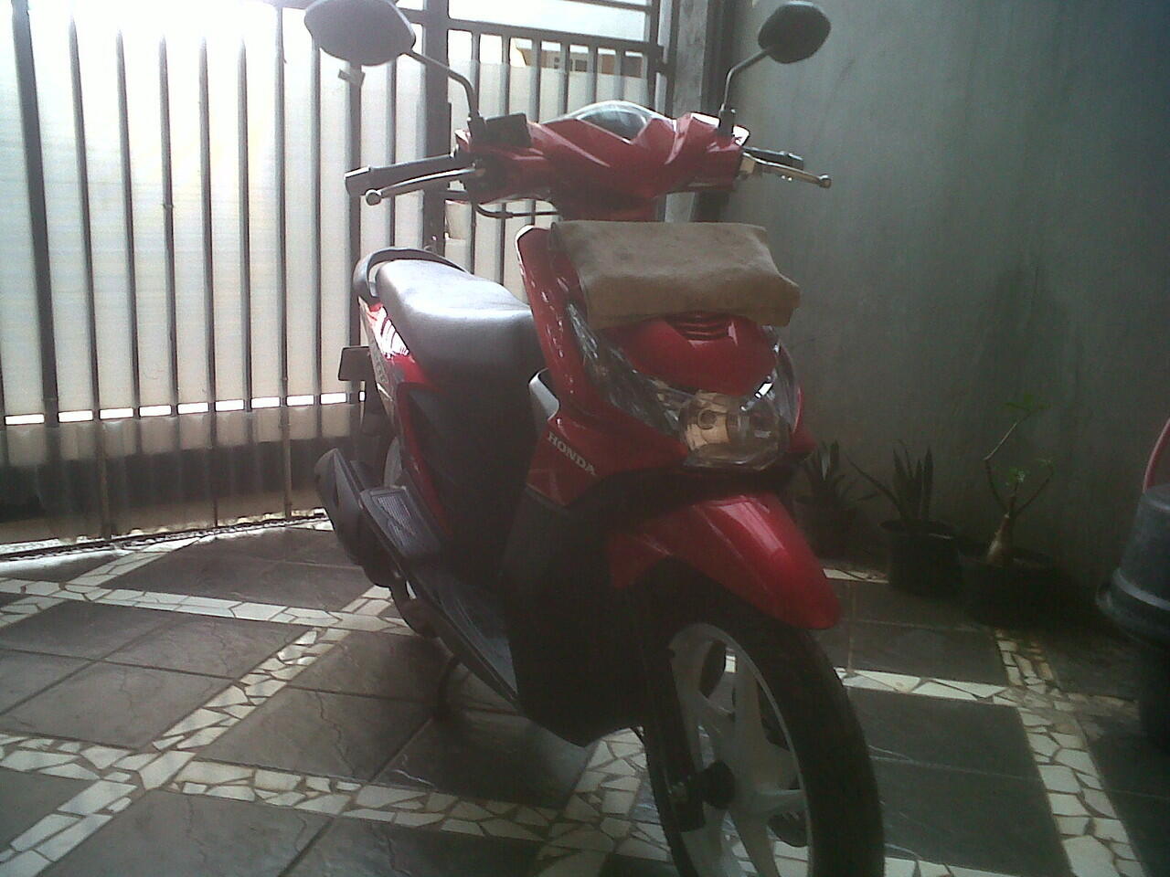 dijual honda beat 2010 warna merah gresss full orisinil