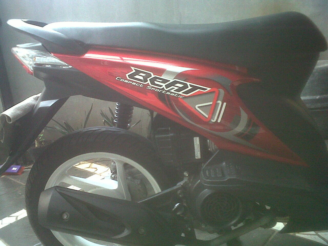dijual honda beat 2010 warna merah gresss full orisinil
