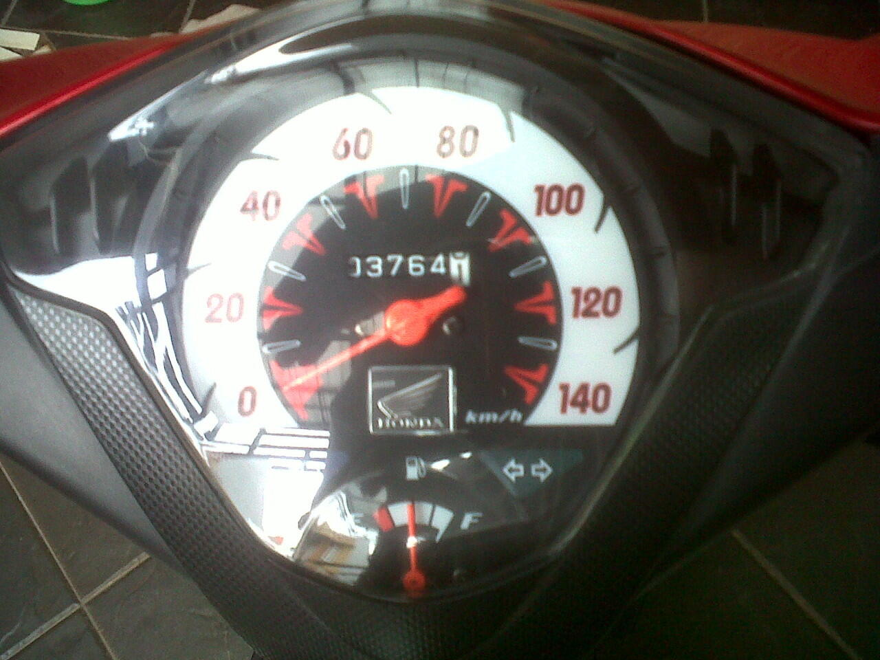 dijual honda beat 2010 warna merah gresss full orisinil