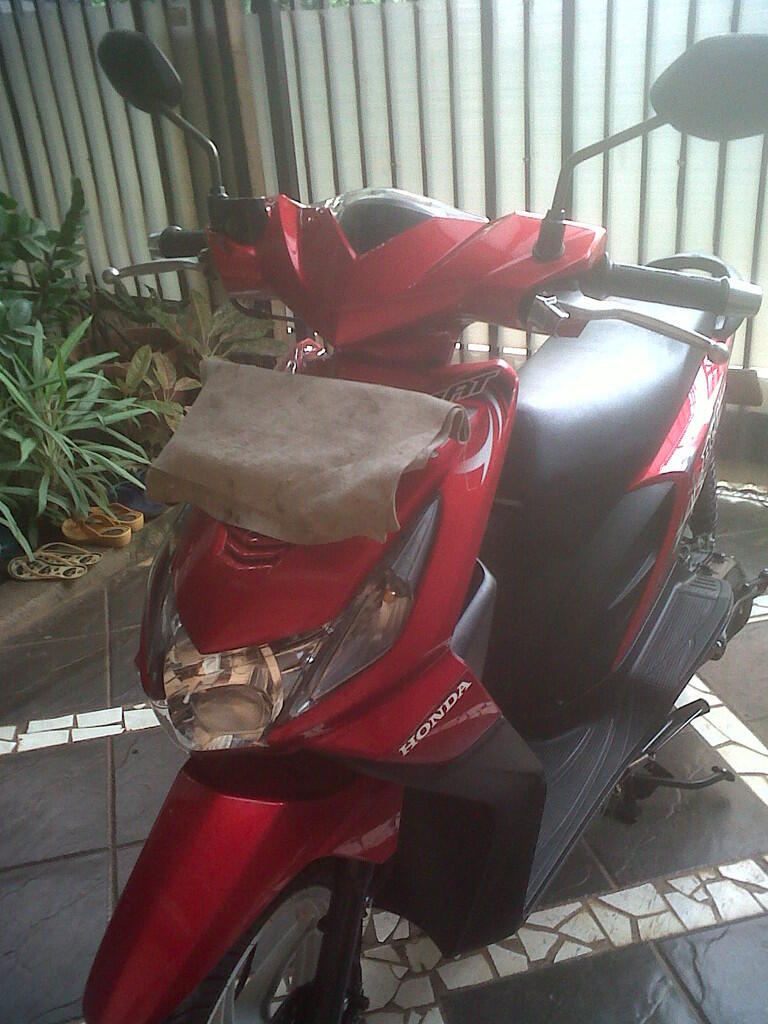 dijual honda beat 2010 warna merah gresss full orisinil